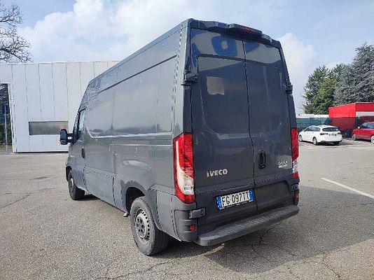 Vehicle image 6 / 10