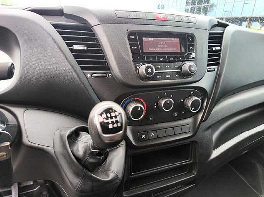 Vehicle image 9 / 11