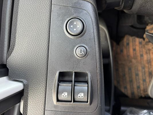 Vehicle image 10 / 15