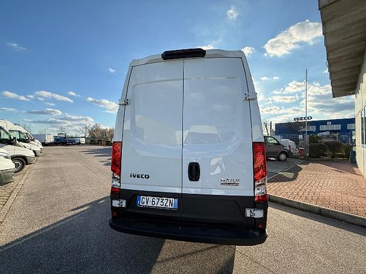 Vehicle image 10 / 15