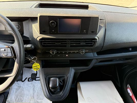 Vehicle image 4 / 12