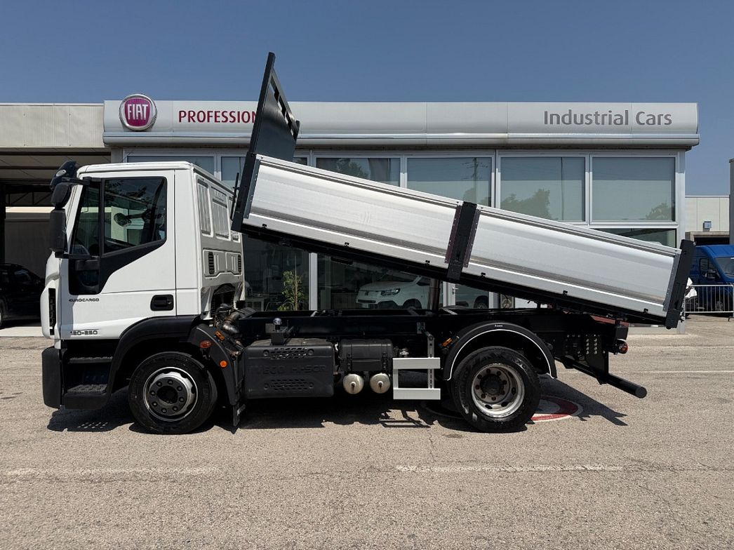 IVECO | IVECO EUROCARGO 120E250P RIBALTABILE TRILATERALE