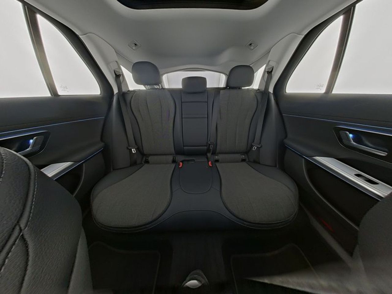 Mercedes-Benz E-Klasse – Bild 8