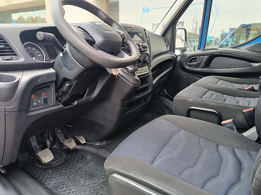 Vehicle image 9 / 10