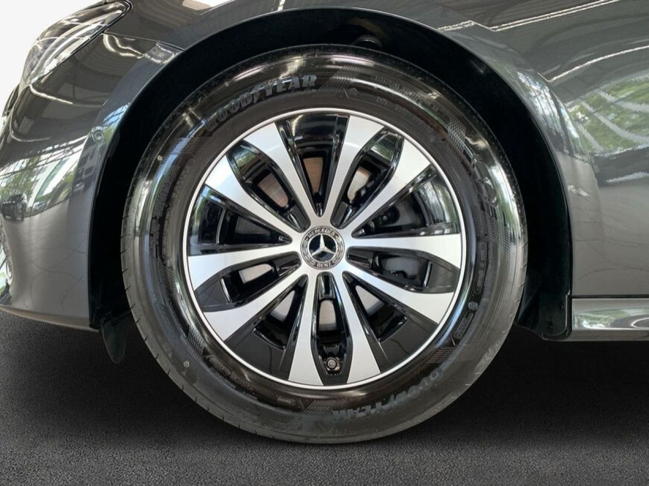 Mercedes-Benz E-Klasse – Bild 7