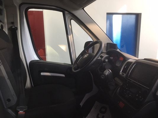 Vehicle image 5 / 6