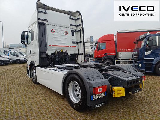Vehicle image 6 / 18