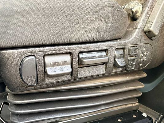 Vehicle image 11 / 16