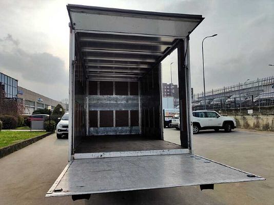 Vehicle image 5 / 15