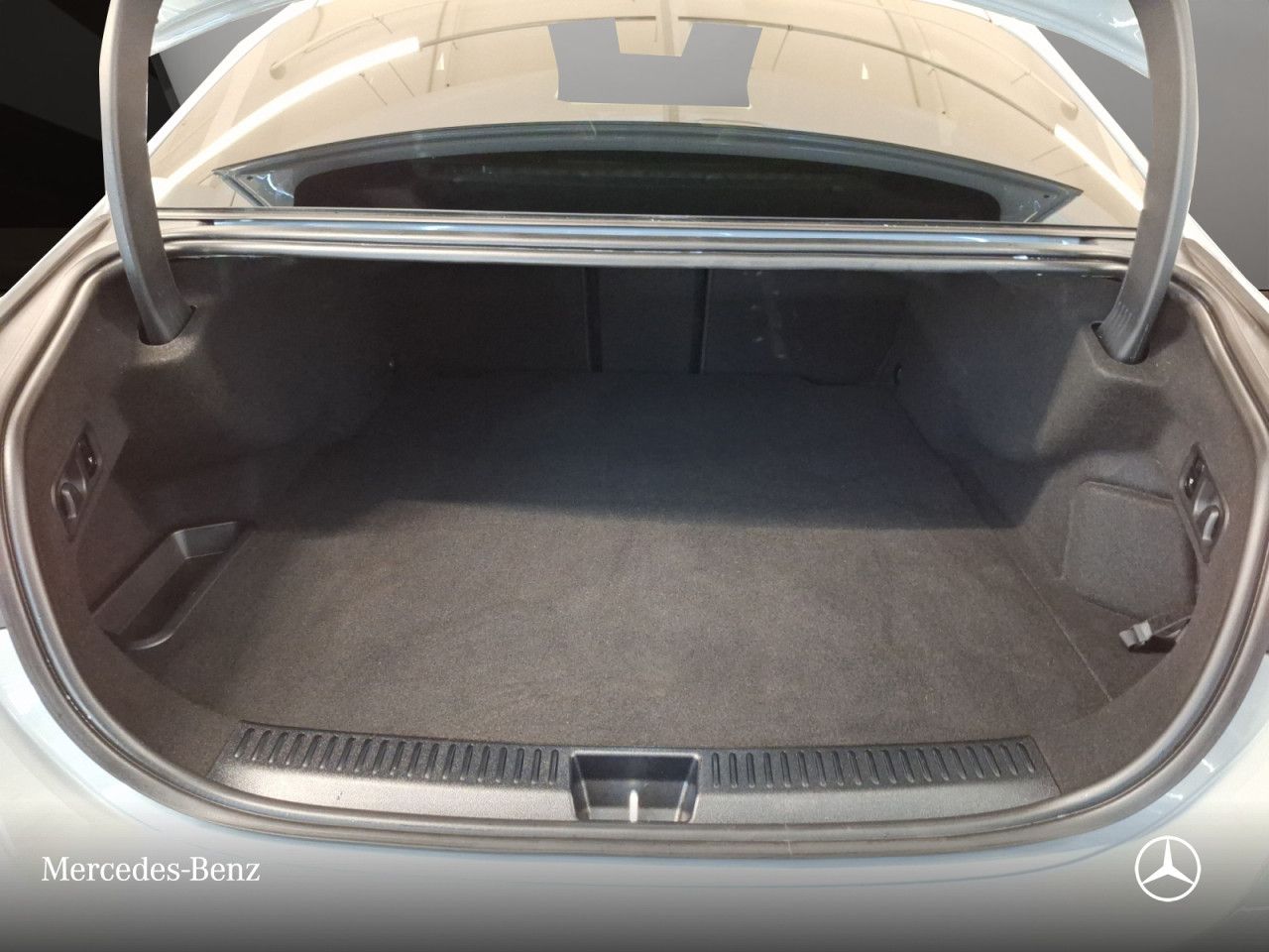 Mercedes-Benz E-Klasse – Bild 15