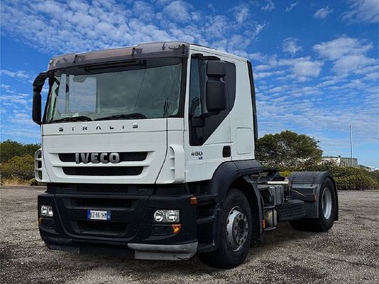 Vehicle image 1 / 16
