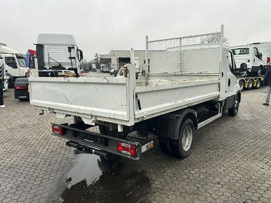 Vehicle image 5 / 15
