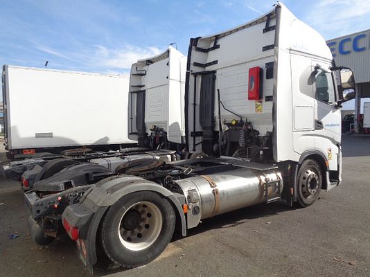 Vehicle image 4 / 9