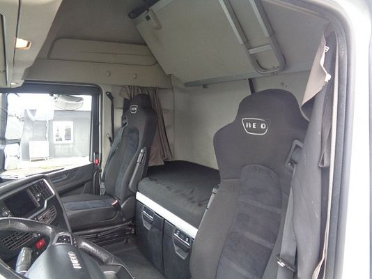 Vehicle image 13 / 16