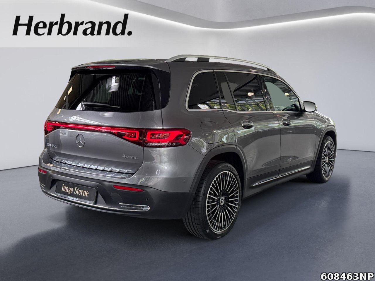 Photo 3 / 19