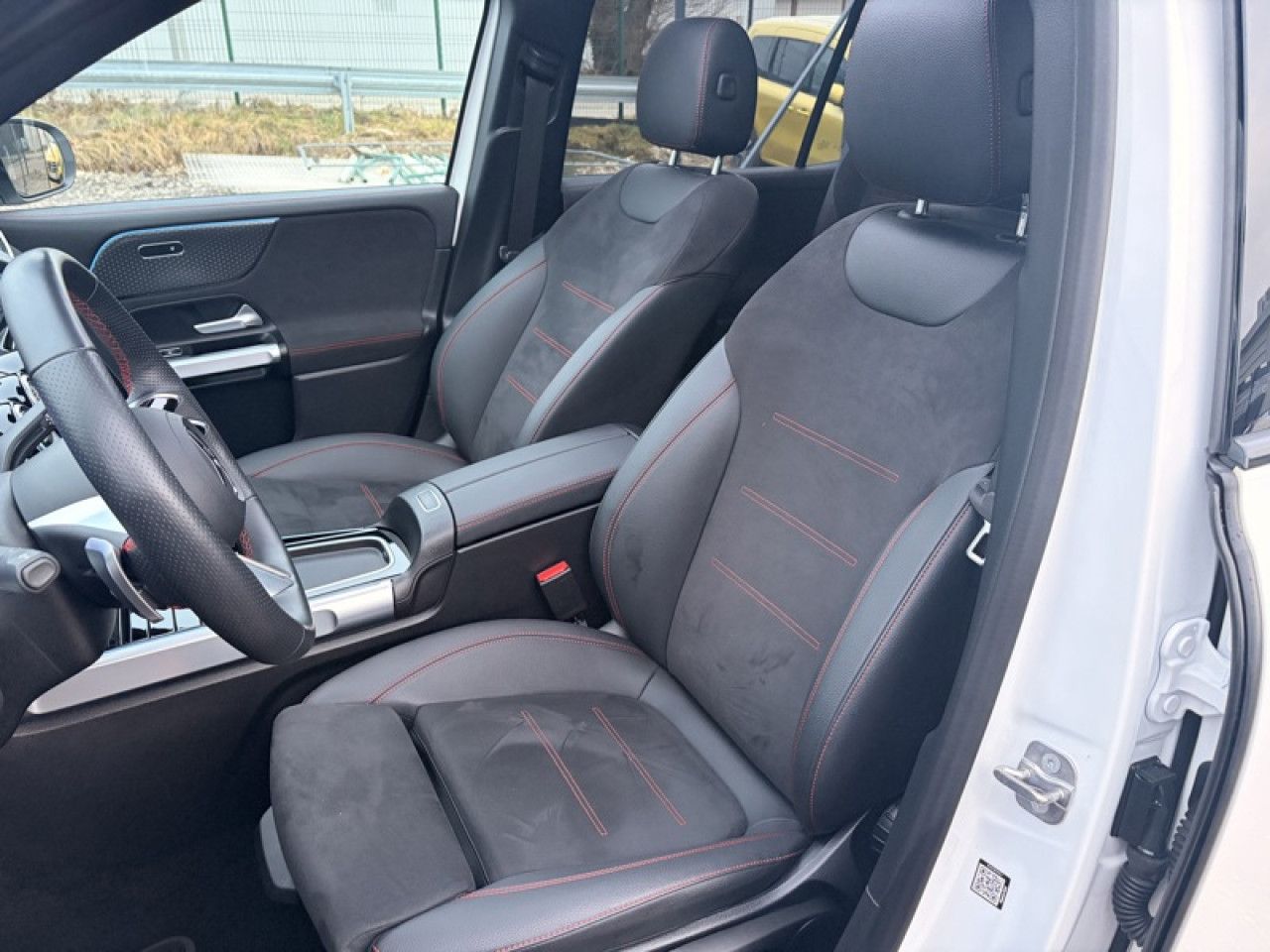 Photo du v&eacute;hicule 16 / 18