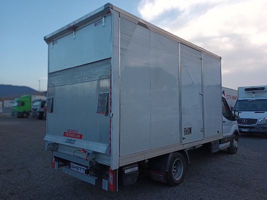Vehicle image 4 / 5