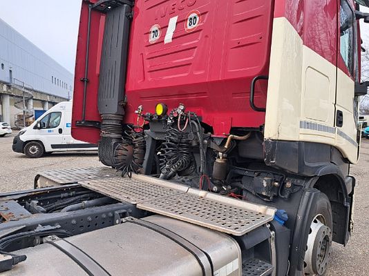 Vehicle image 6 / 15