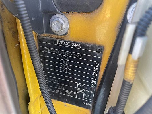 Vehicle image 2 / 19