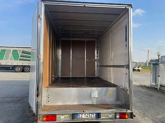 Vehicle image 10 / 19