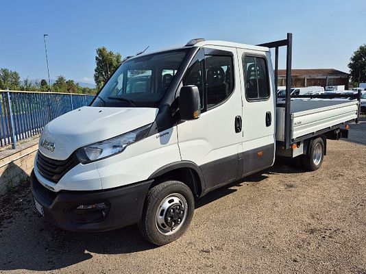 Vehicle image 2 / 6