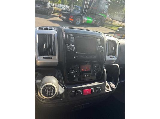 Vehicle image 8 / 8