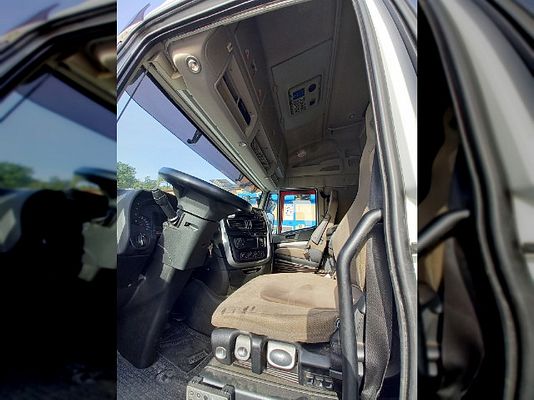 Vehicle image 2 / 4