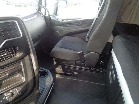Vehicle image 12 / 15