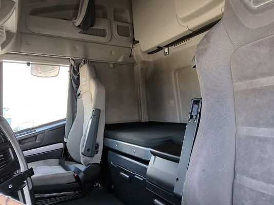 Vehicle image 12 / 17