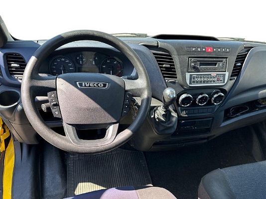 Vehicle image 14 / 17