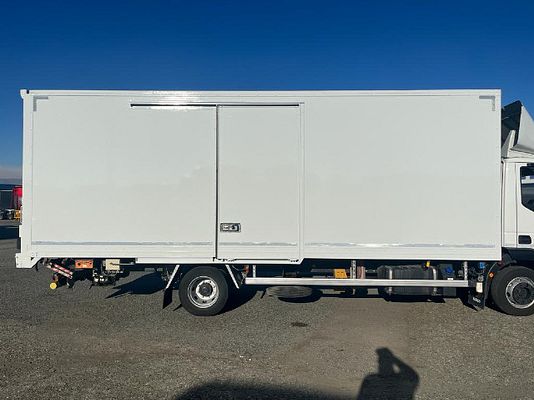 Vehicle image 6 / 13