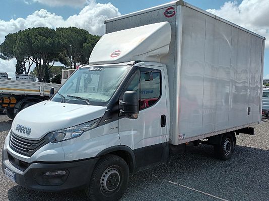 Vehicle image 2 / 5