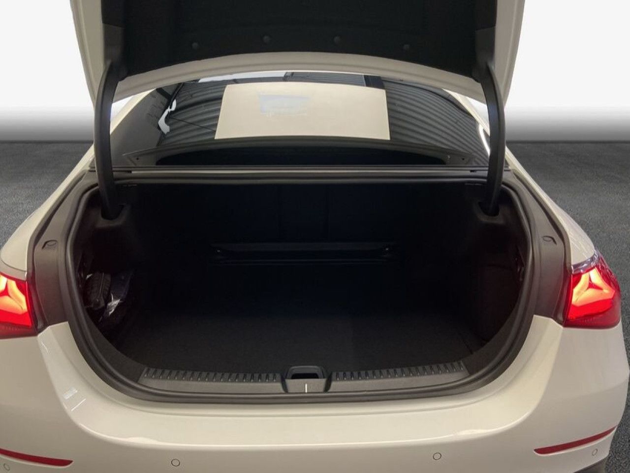 Mercedes-Benz E-Klasse – Bild 9
