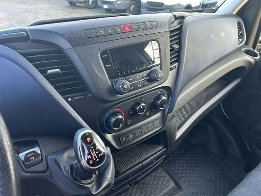 Vehicle image 13 / 14