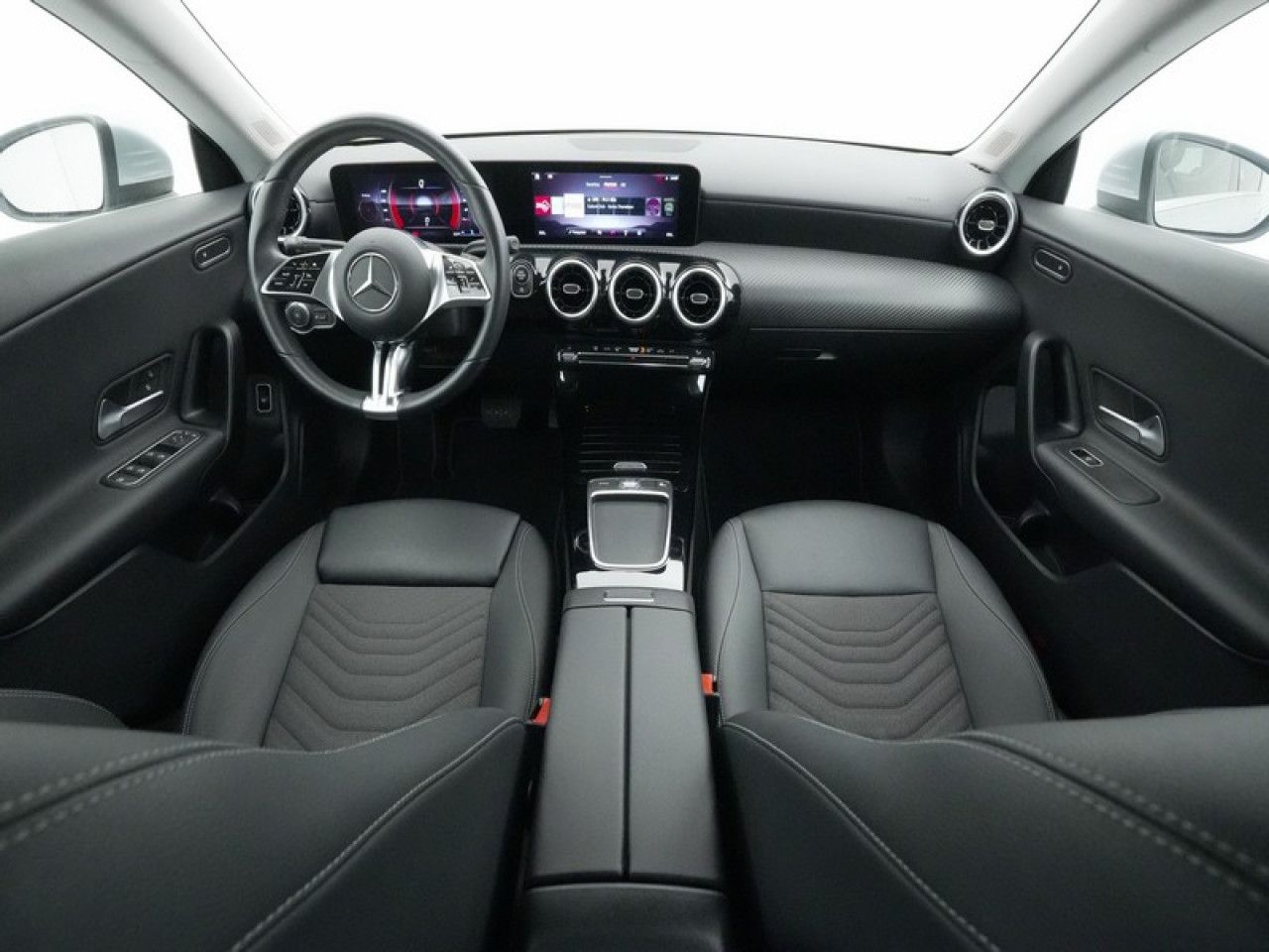 Imagem do ve&iacute;culo 6 / 18