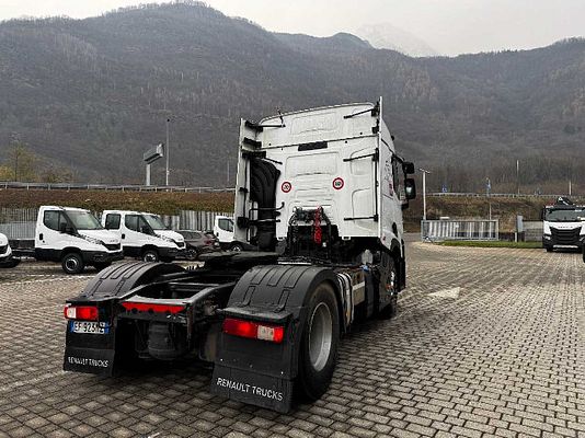Vehicle image 4 / 9