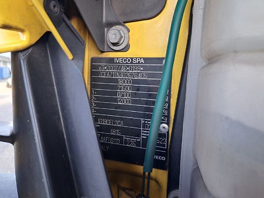 Vehicle image 11 / 13