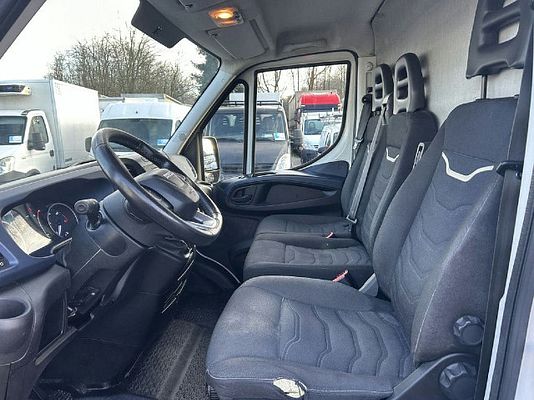 Vehicle image 10 / 14