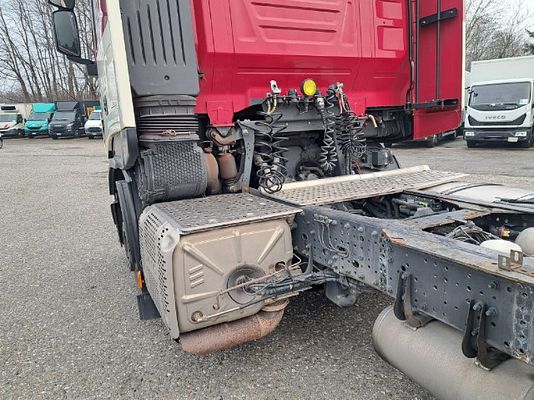 Vehicle image 9 / 15