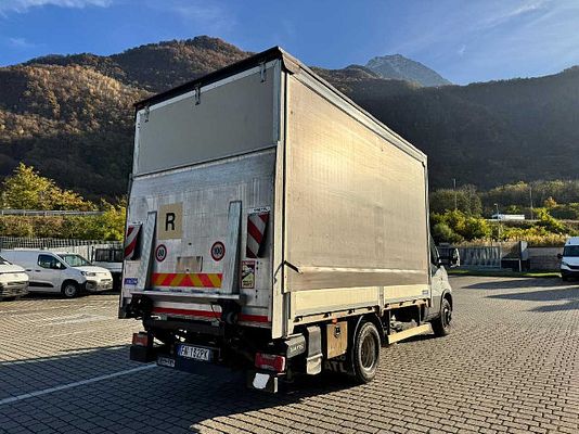 Vehicle image 5 / 11