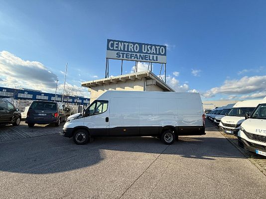 Vehicle image 1 / 15