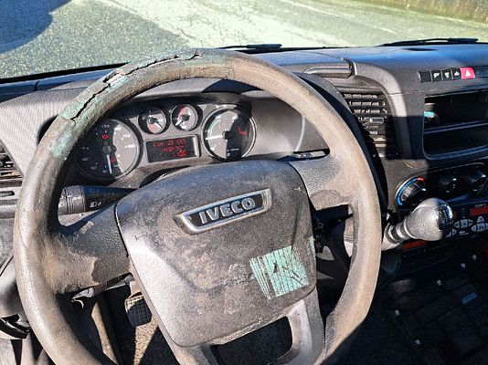 Vehicle image 16 / 18