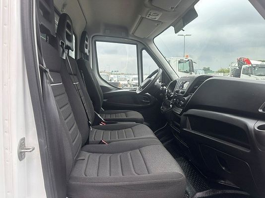 Vehicle image 14 / 18