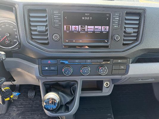 Vehicle image 5 / 19