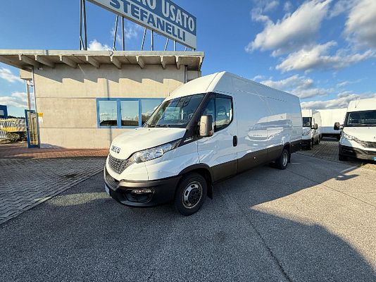 Vehicle image 2 / 15