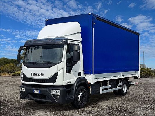 Vehicle image 1 / 23