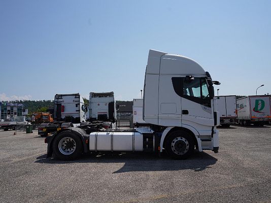 Vehicle image 3 / 15