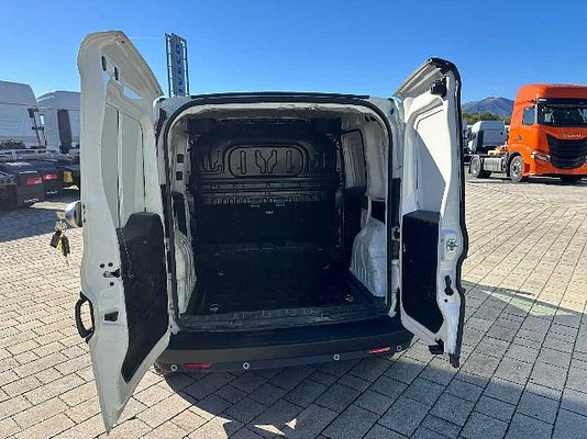 Vehicle image 6 / 11