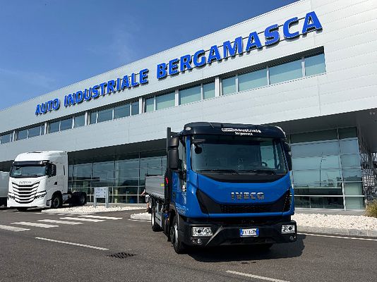 Vehicle image 1 / 14
