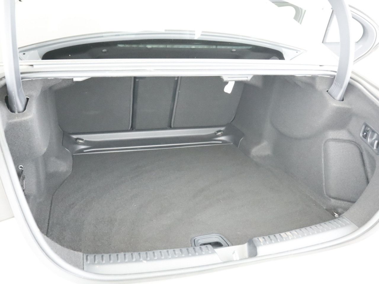 Mercedes-Benz E-Klasse – Bild 22